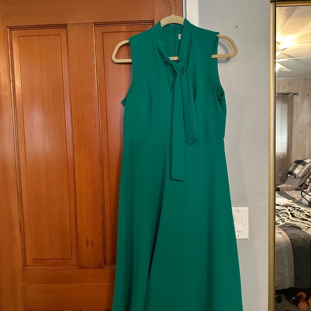 Elegant Green Sleeveless Dress